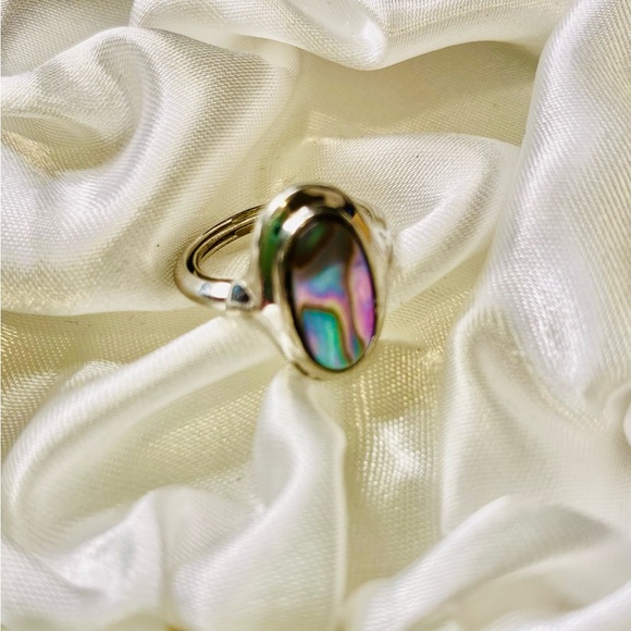 Avon Vintage Pretty Albalone size 6 1/2 Silver Ring. - Picture 2 of 7